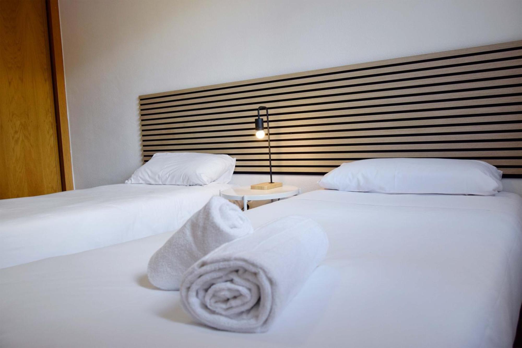 Apartamentos El Pilar Suites 3000 萨拉戈萨 外观 照片