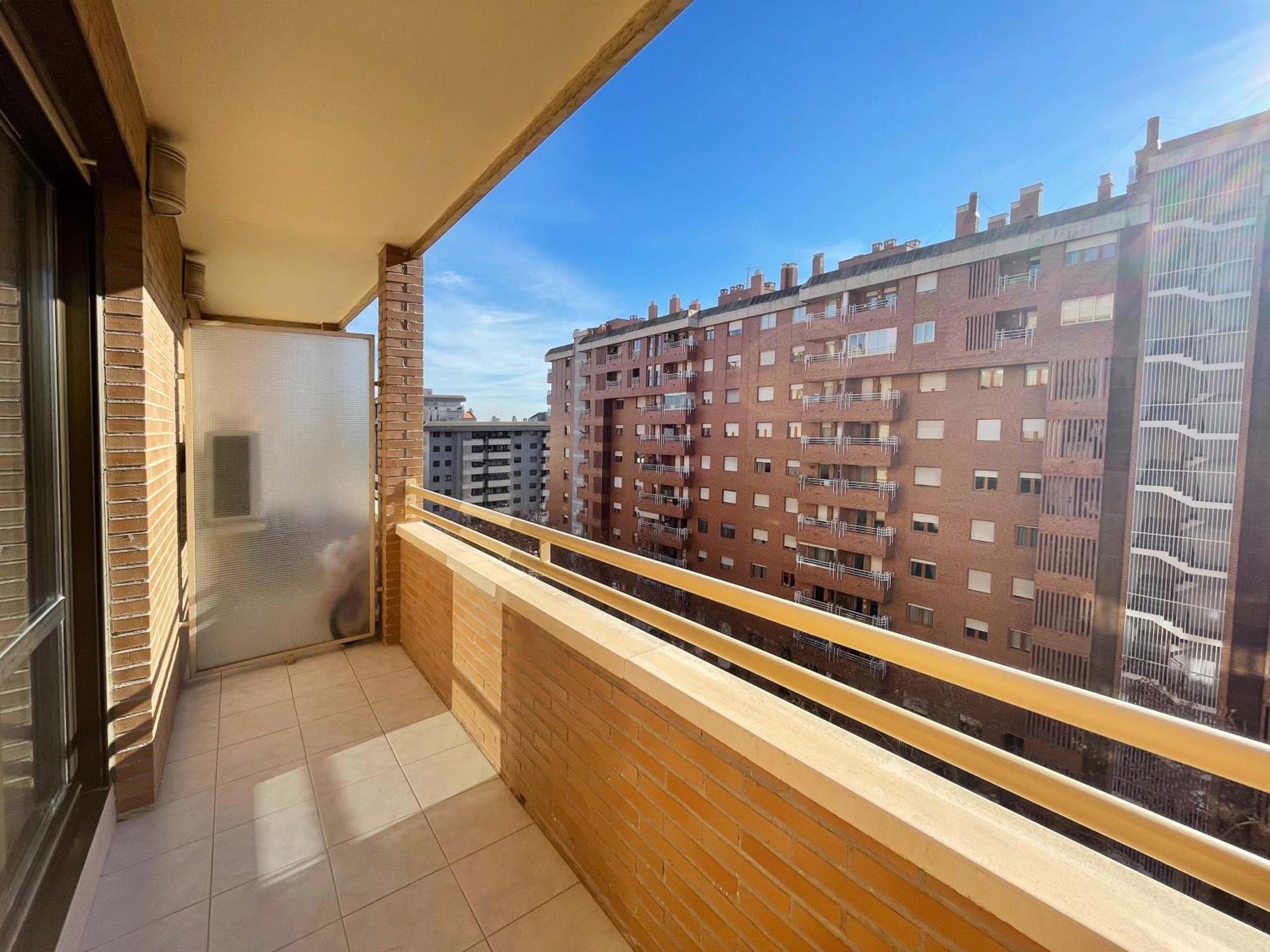 Apartamentos El Pilar Suites 3000 萨拉戈萨 外观 照片