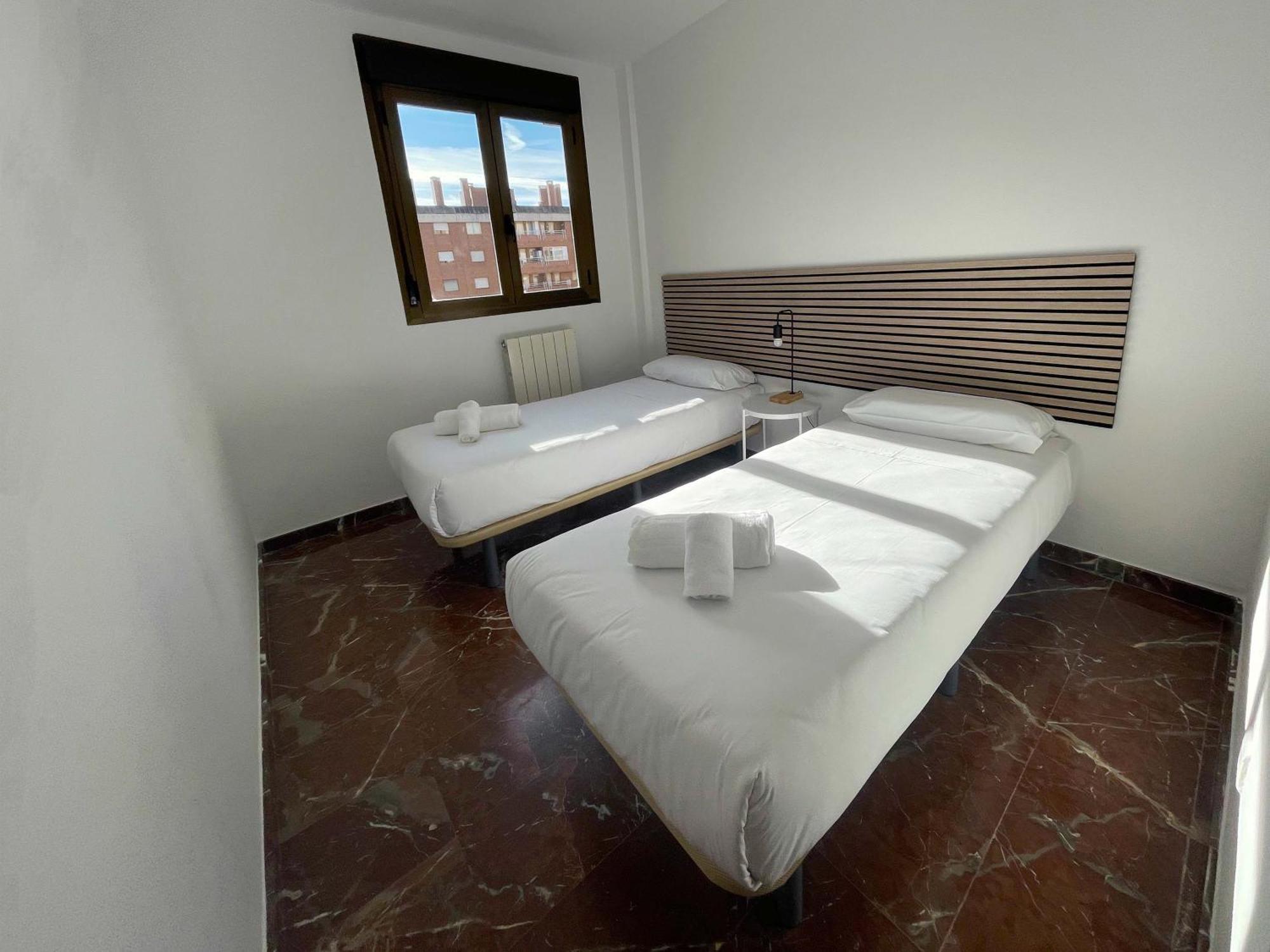 Apartamentos El Pilar Suites 3000 萨拉戈萨 外观 照片