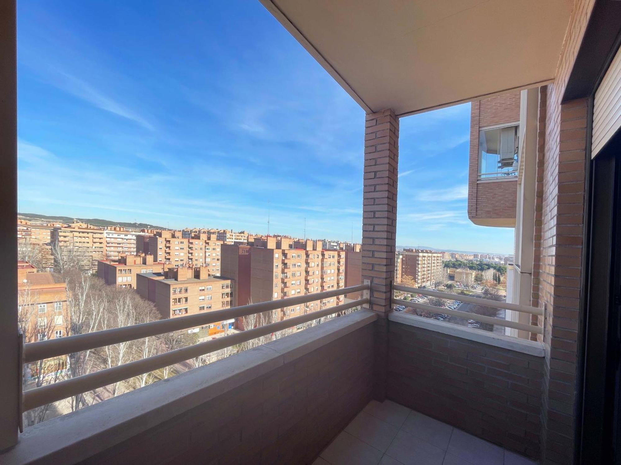 Apartamentos El Pilar Suites 3000 萨拉戈萨 外观 照片