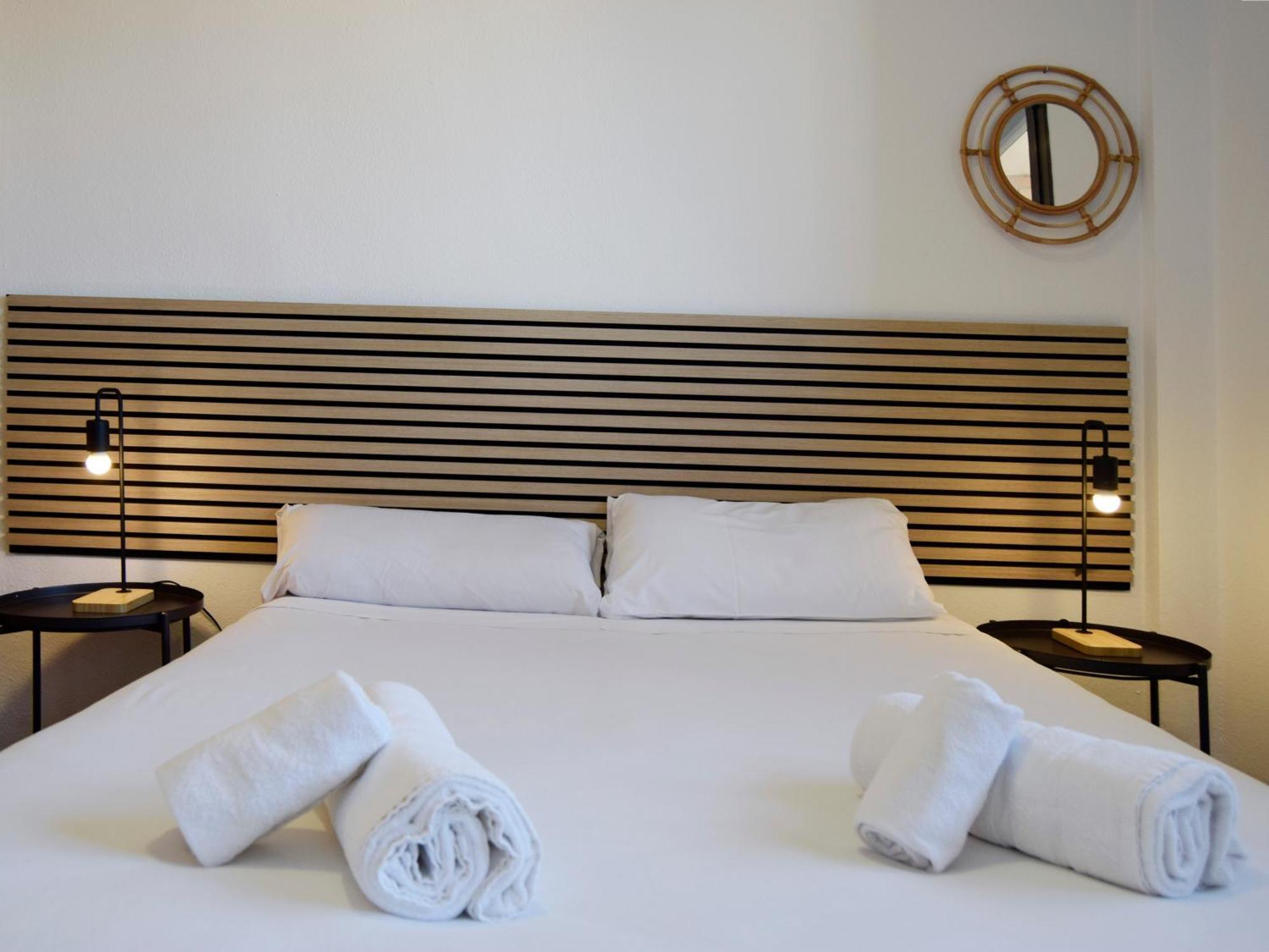 Apartamentos El Pilar Suites 3000 萨拉戈萨 外观 照片